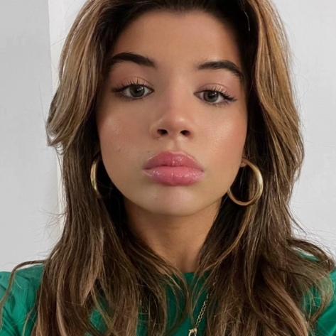 Claire Costa Tavares