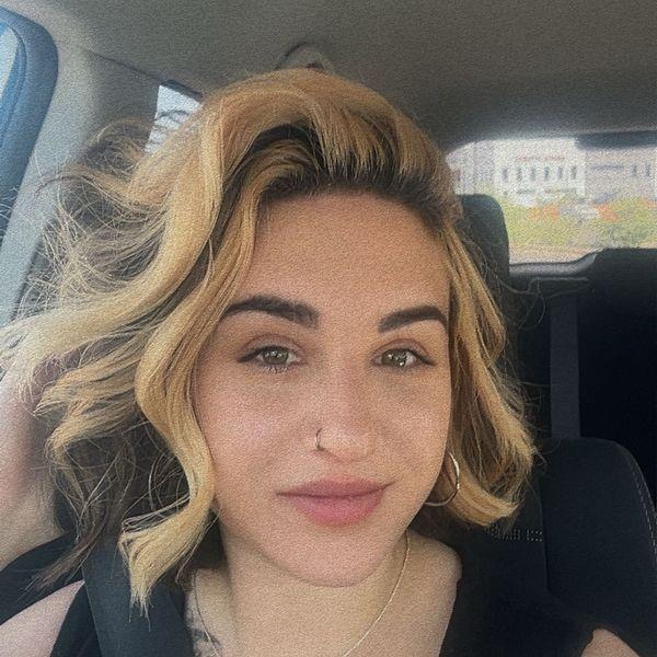 Elle Cabrera