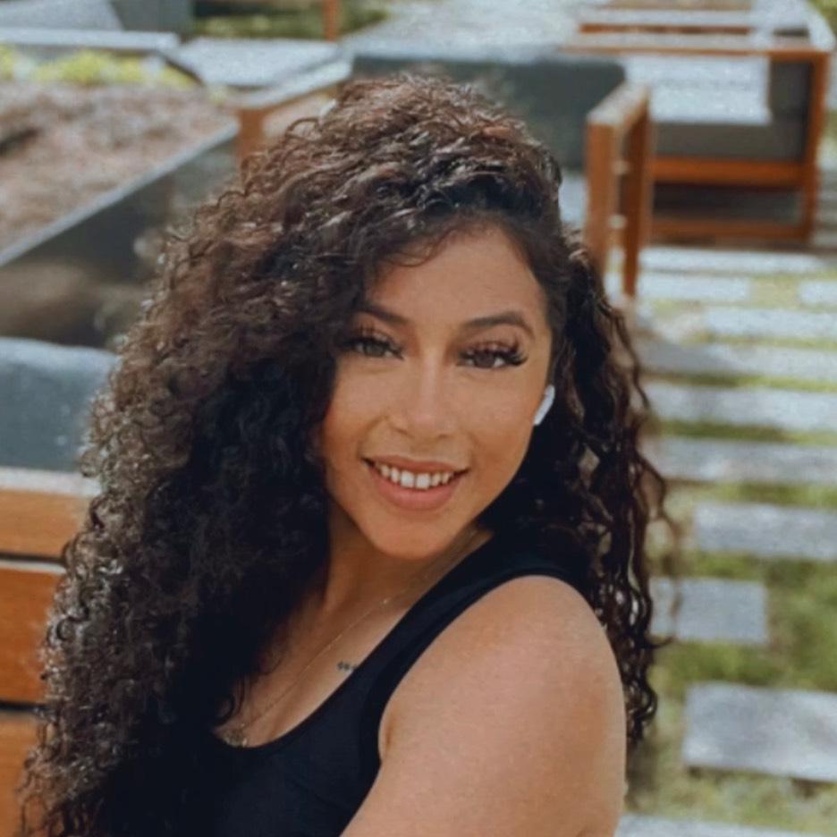 Jacqueline Flores