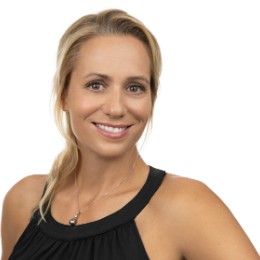 Krisztina F. Zur