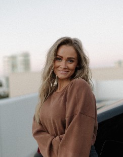 Ellie Mandeville