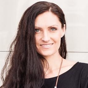 LAURA LISAUSKAS
