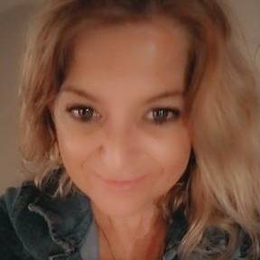 Lisa M Hawkins
