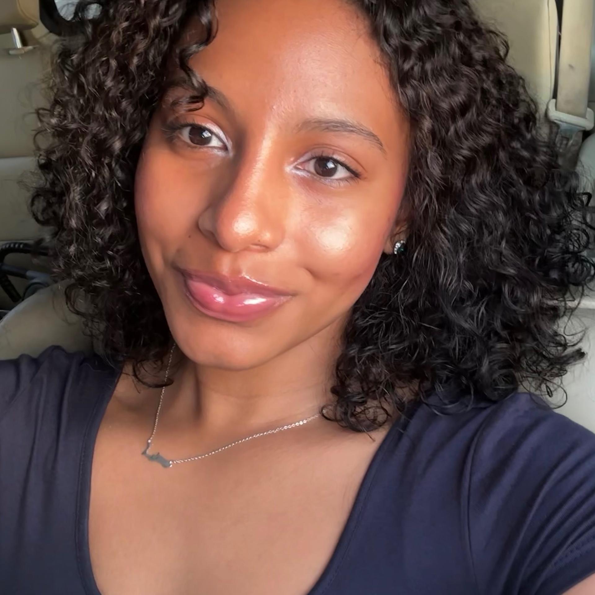 Alhia Meza Borden