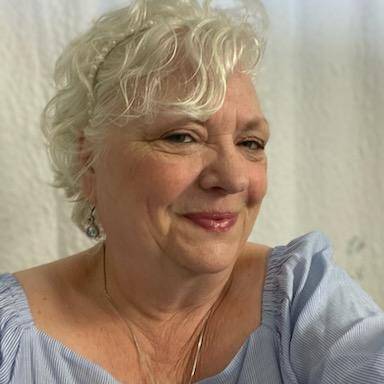 Cynthia Lynn