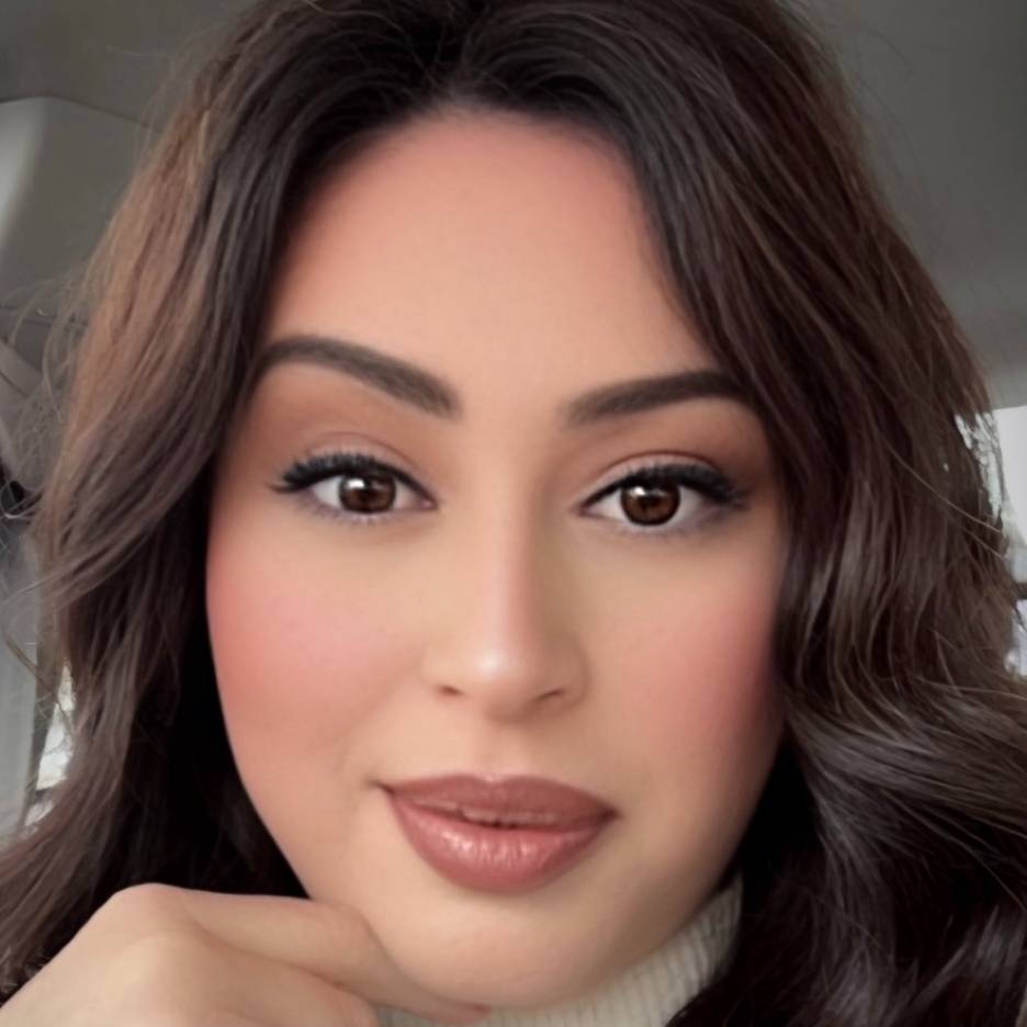 Elisa Flores