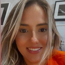 JULIANY LEITE