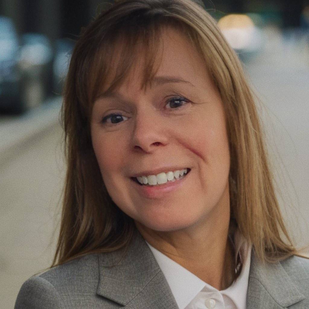 Lisa J Riss