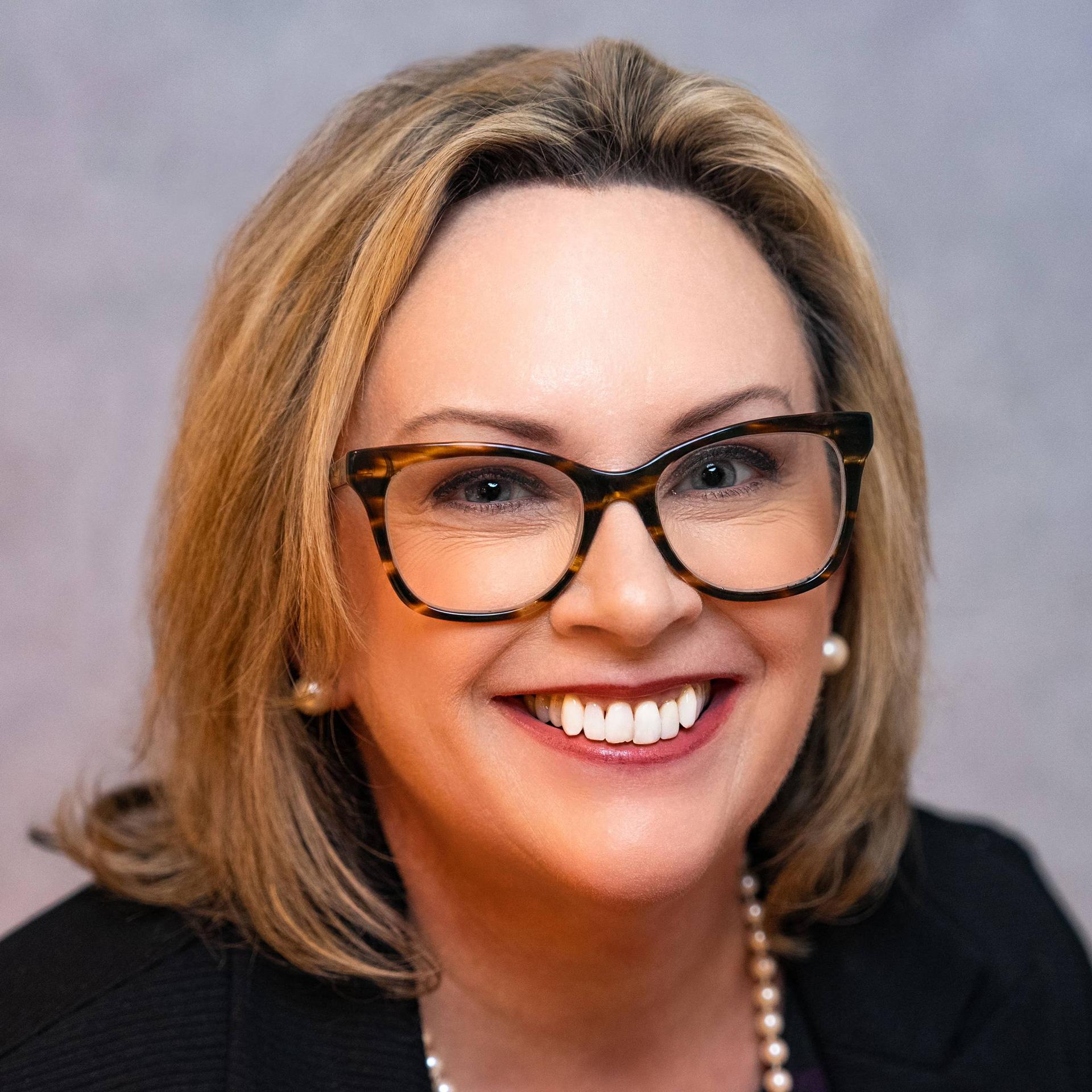 LYNNE HOSTETTER PIPER
