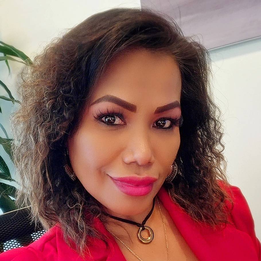 Maria Elsa Cruz