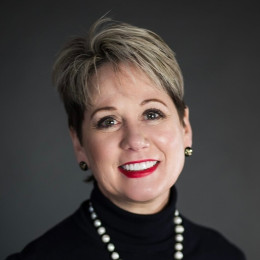 Della Dickson
