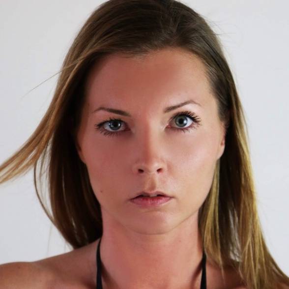 Anna Henslee