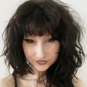 Emiko Groves