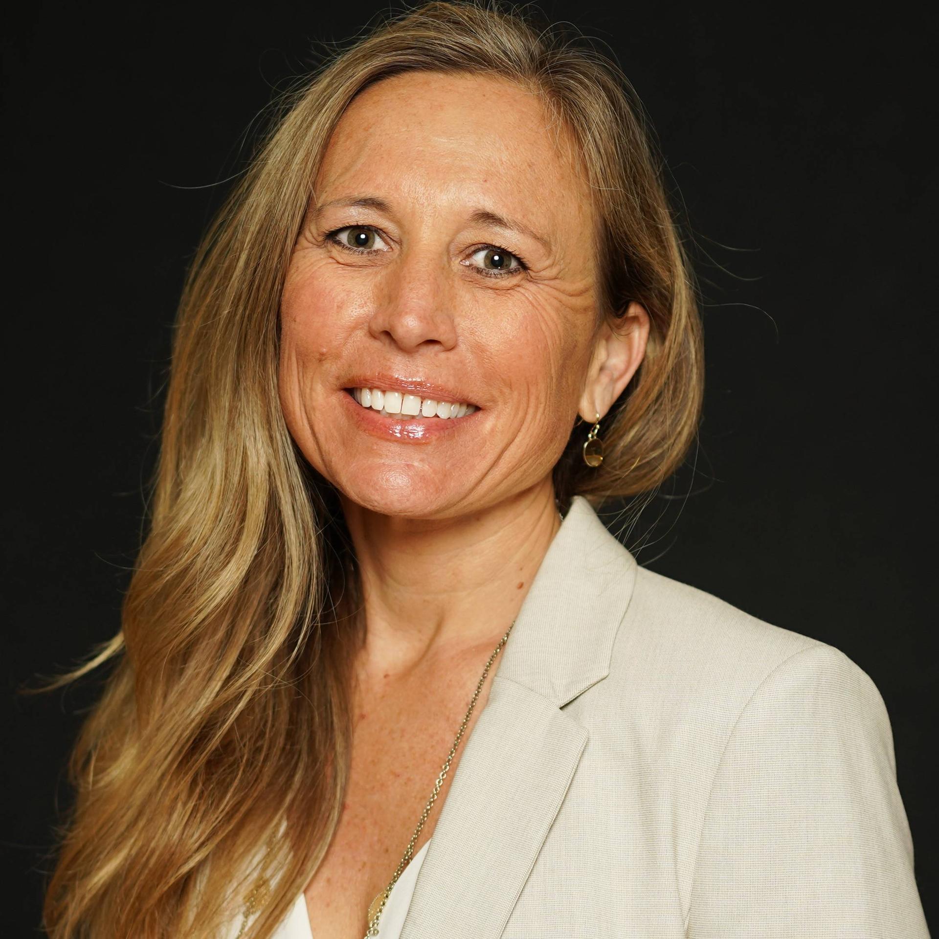 Sara Holmes