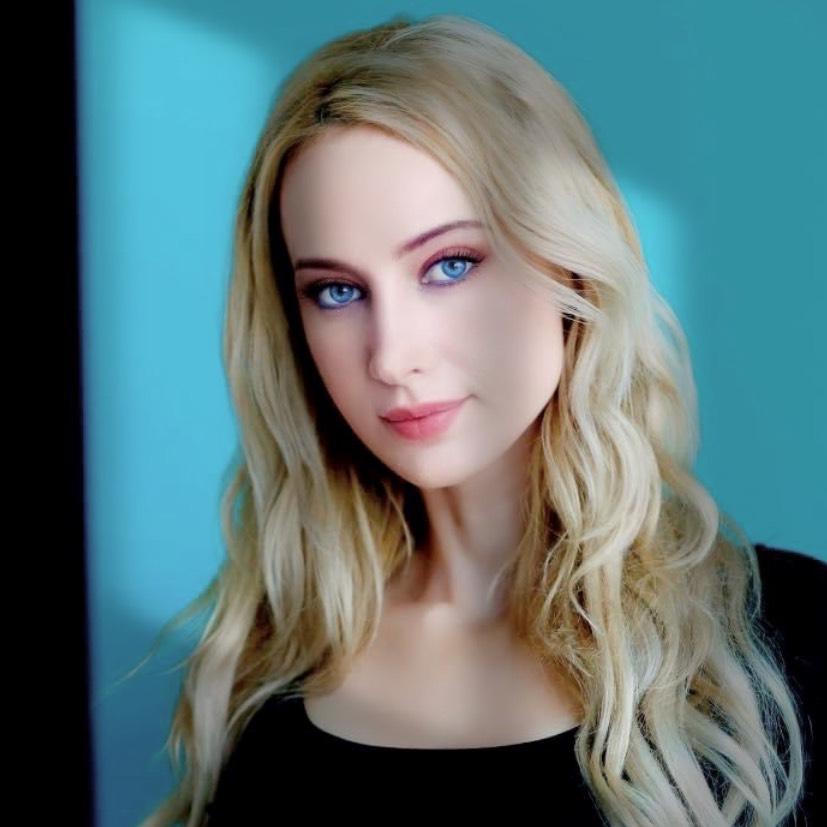 JULIA ANGELETTI