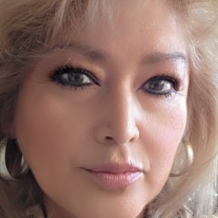Adriana FLORES