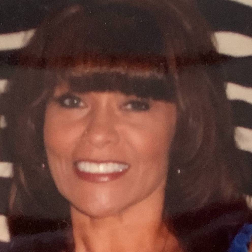 Debra Leon